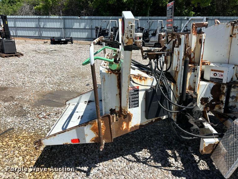 image for item YA2840 2009 Altec DC1217 wood chipper