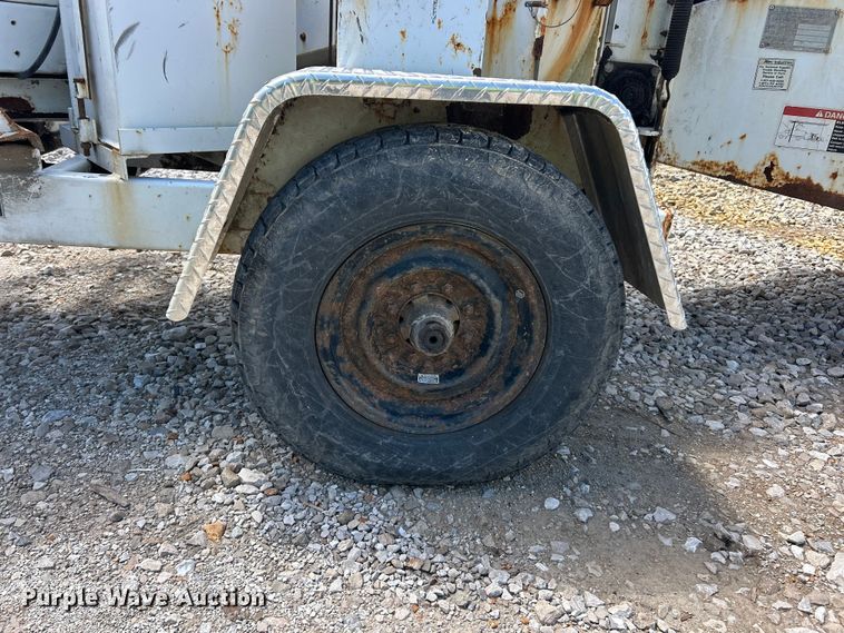 image for item YA2840 2009 Altec DC1217 wood chipper