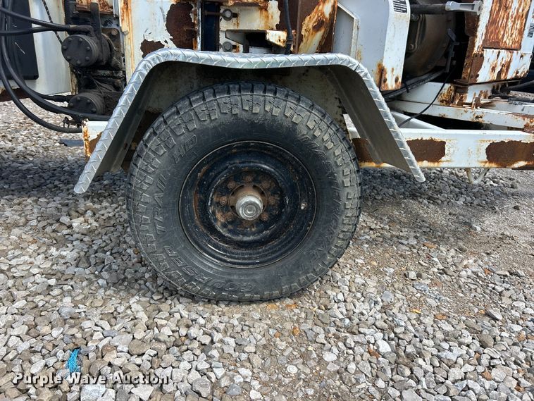 image for item YA2840 2009 Altec DC1217 wood chipper