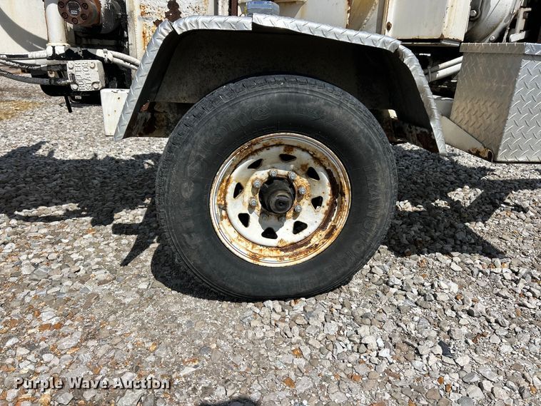image for item YA2841 2007 Bandit 200 wood chipper