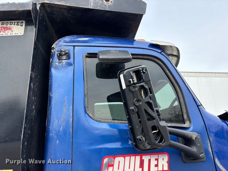 image for item YA2873 2018 Peterbilt 567 dump truck