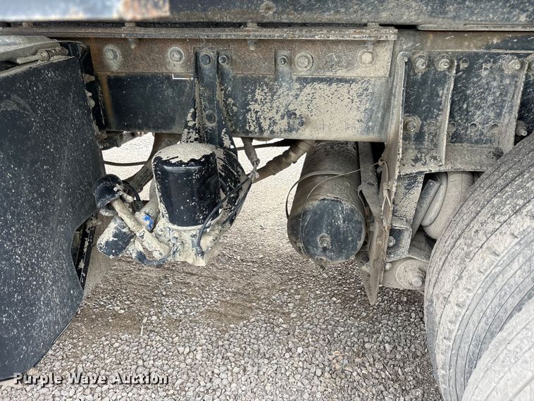 image for item YA2873 2018 Peterbilt 567 dump truck