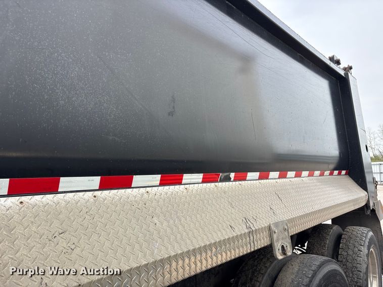 image for item YA2873 2018 Peterbilt 567 dump truck