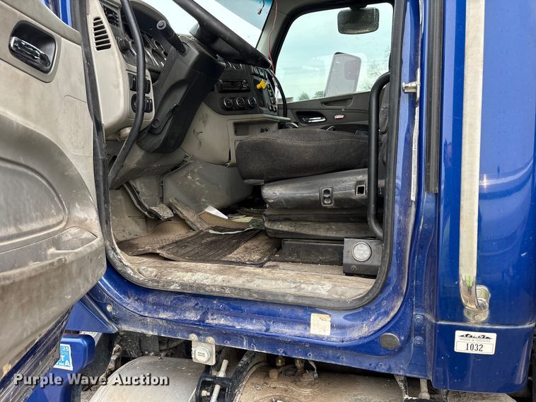 image for item YA2873 2018 Peterbilt 567 dump truck