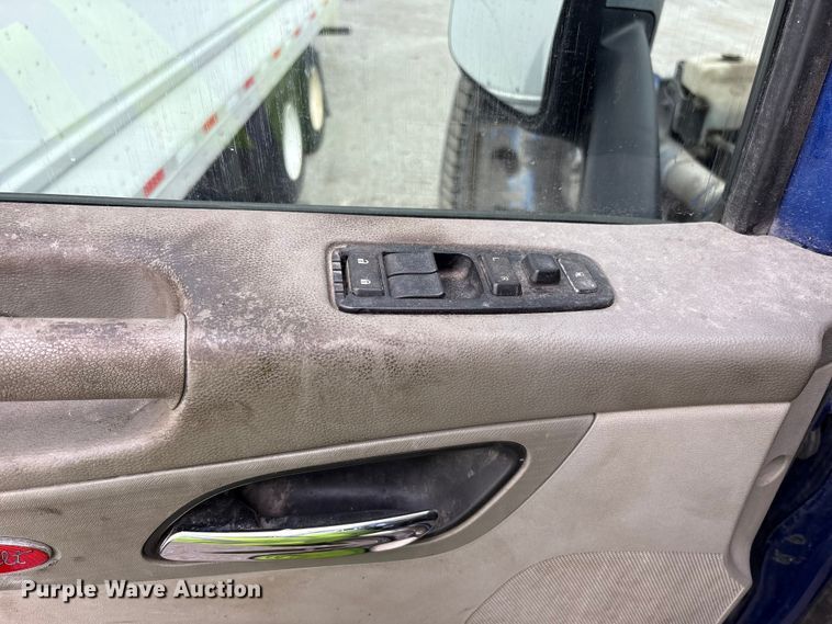 image for item YA2873 2018 Peterbilt 567 dump truck