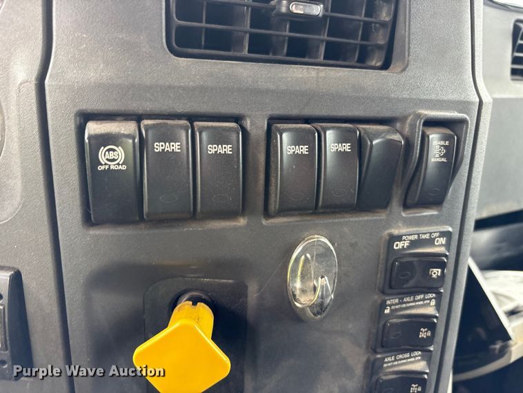 image for item YA2873 2018 Peterbilt 567 dump truck