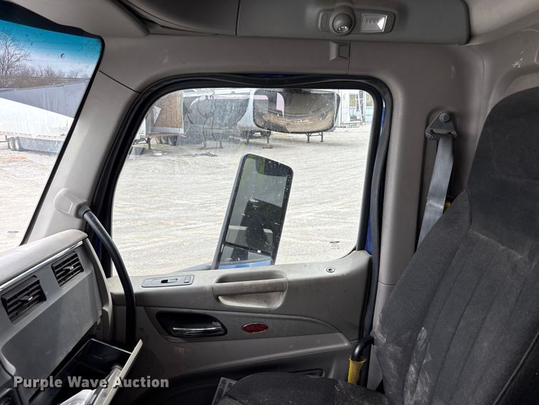 image for item YA2873 2018 Peterbilt 567 dump truck