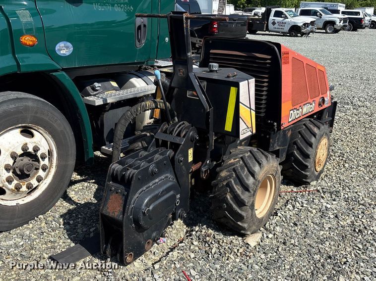 image for item YA3099 2015 Ditch Witch 410SX trencher