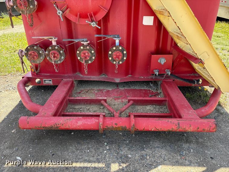 image for item YA3171 Dragon Products frac tank trailer