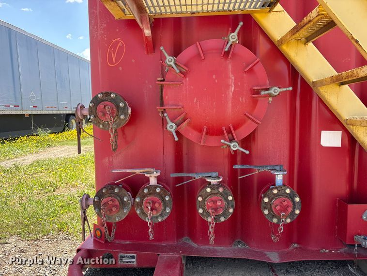 image for item YA3171 Dragon Products frac tank trailer