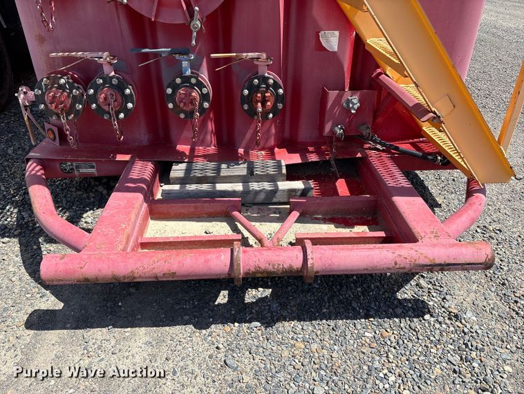 image for item YA3172 Dragon Products frac tank trailer