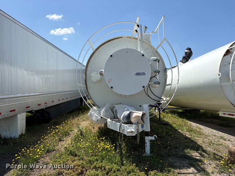 image for item YA3177 2024 Belgrade 350 sand silo trailer