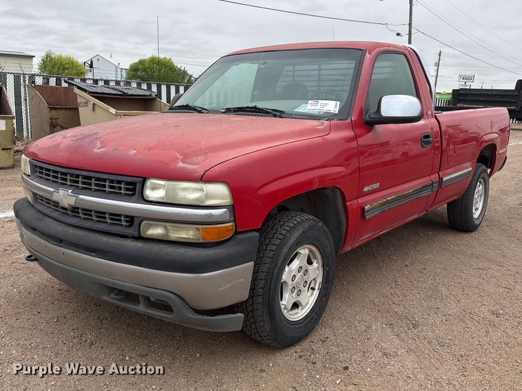 image for item DS6826 2002 Chevrolet Silverado 1500 pickup truck
