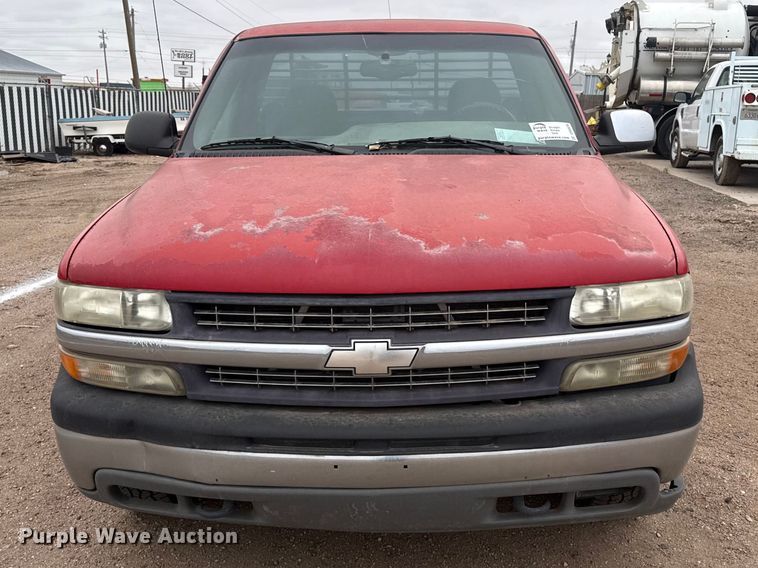 image for item DS6826 2002 Chevrolet Silverado 1500 pickup truck