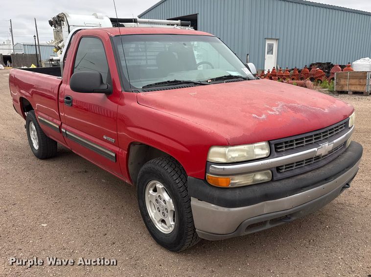 image for item DS6826 2002 Chevrolet Silverado 1500 pickup truck