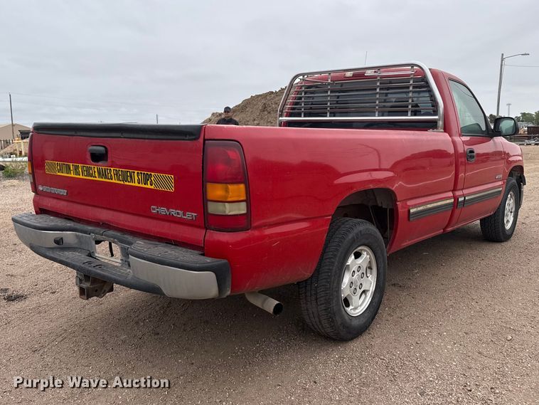 image for item DS6826 2002 Chevrolet Silverado 1500 pickup truck