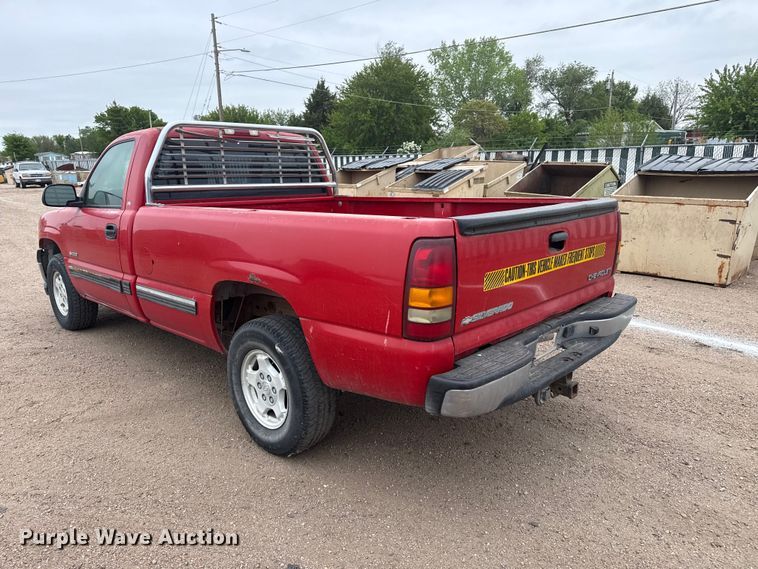 image for item DS6826 2002 Chevrolet Silverado 1500 pickup truck