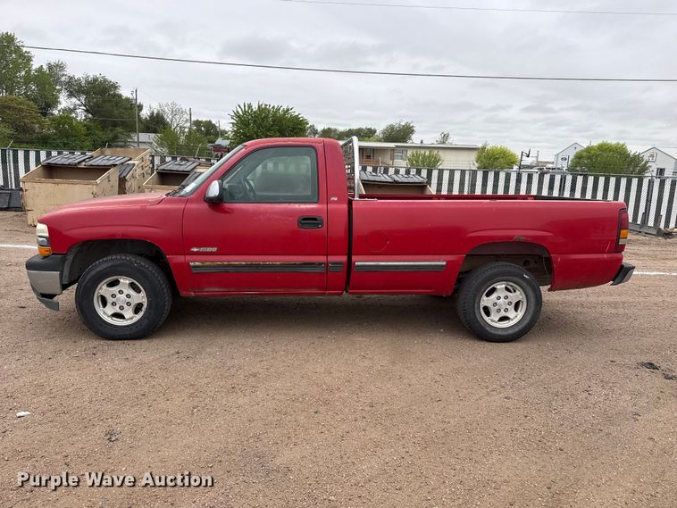 image for item DS6826 2002 Chevrolet Silverado 1500 pickup truck
