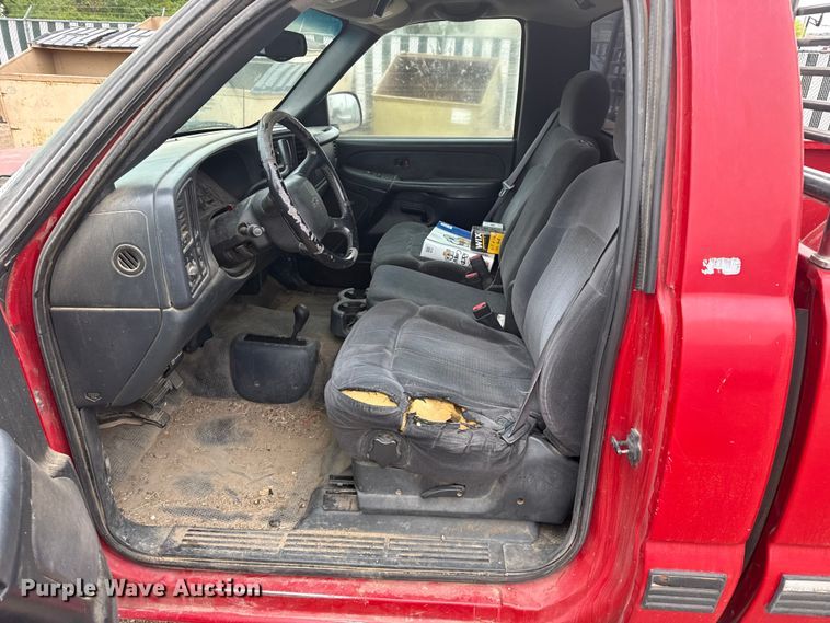 image for item DS6826 2002 Chevrolet Silverado 1500 pickup truck