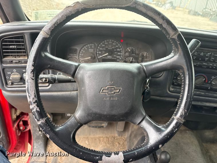 image for item DS6826 2002 Chevrolet Silverado 1500 pickup truck