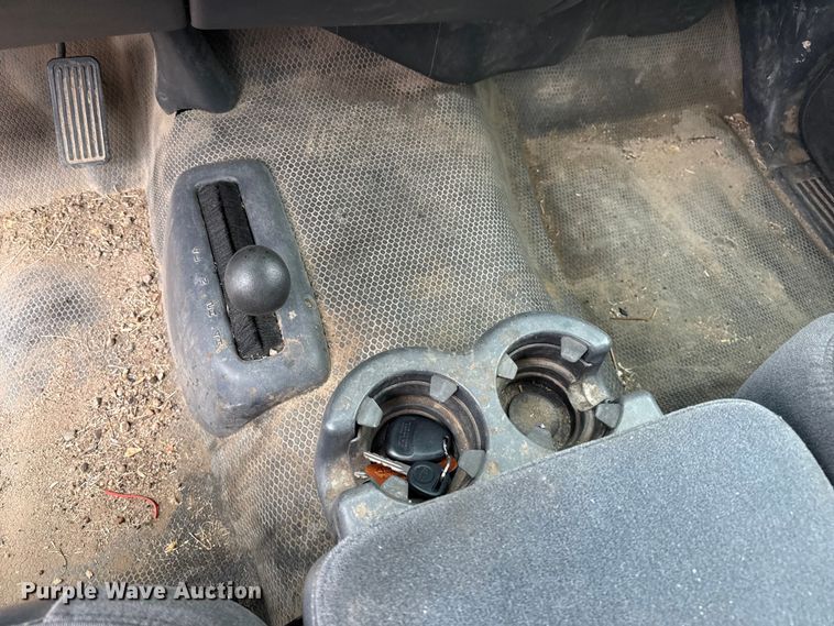 image for item DS6826 2002 Chevrolet Silverado 1500 pickup truck