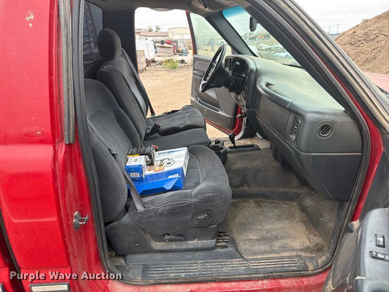 image for item DS6826 2002 Chevrolet Silverado 1500 pickup truck