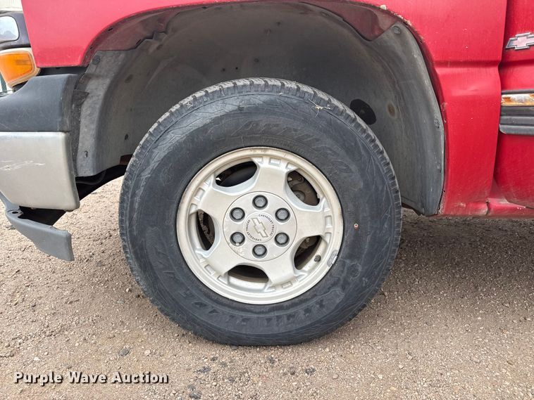 image for item DS6826 2002 Chevrolet Silverado 1500 pickup truck