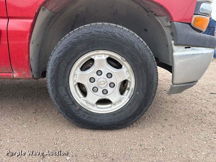 image for item DS6826 2002 Chevrolet Silverado 1500 pickup truck
