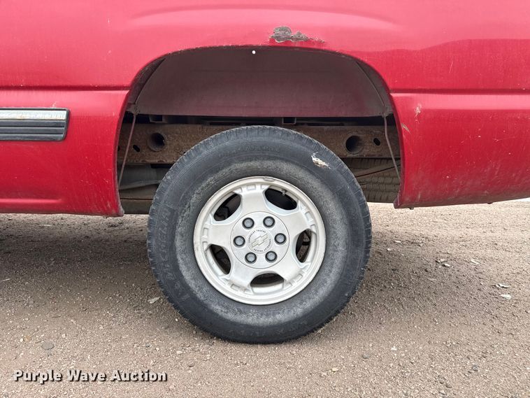image for item DS6826 2002 Chevrolet Silverado 1500 pickup truck