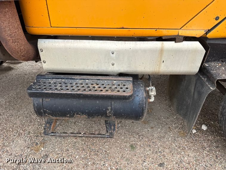 image for item DS6829 2002 International 2554 dump truck