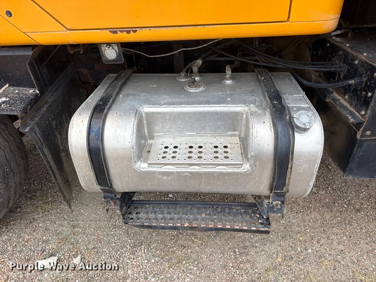image for item DS6829 2002 International 2554 dump truck