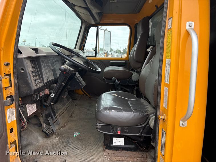 image for item DS6829 2002 International 2554 dump truck