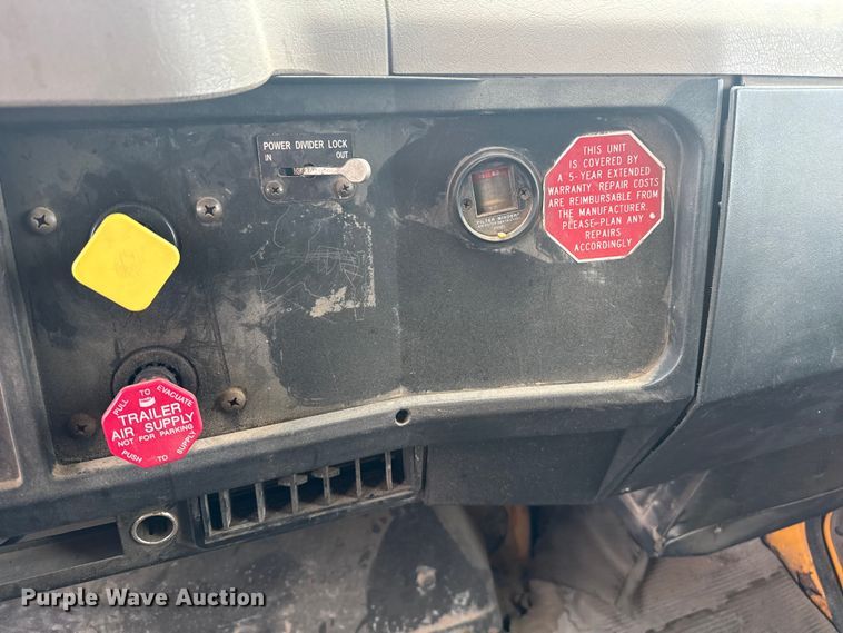 image for item DS6829 2002 International 2554 dump truck