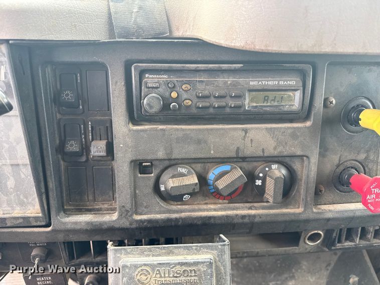 image for item DS6829 2002 International 2554 dump truck