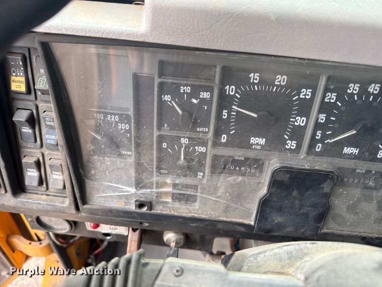 image for item DS6829 2002 International 2554 dump truck