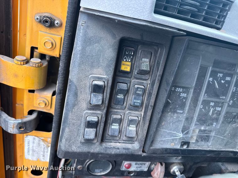 image for item DS6829 2002 International 2554 dump truck