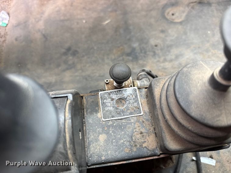 image for item DS6829 2002 International 2554 dump truck