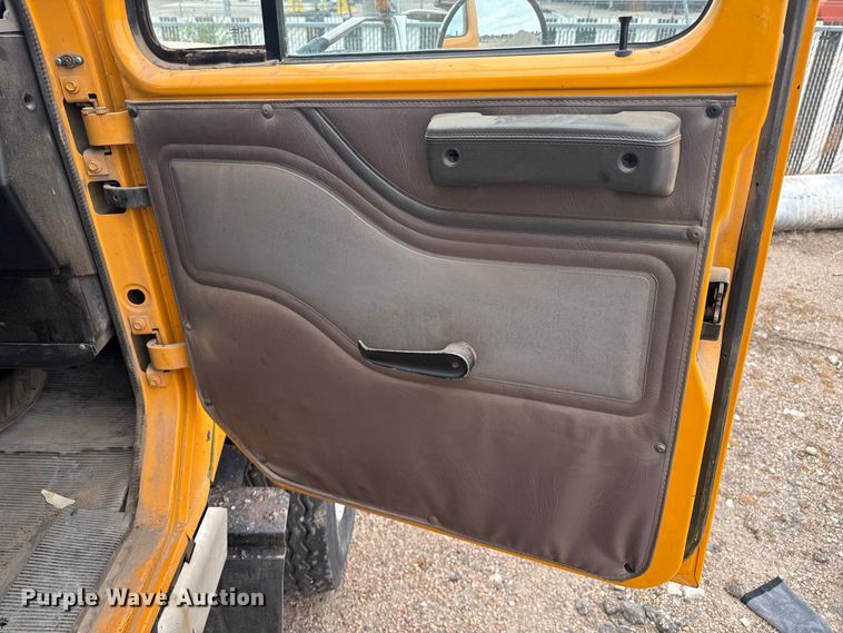 image for item DS6829 2002 International 2554 dump truck