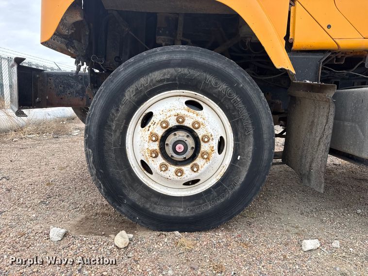 image for item DS6829 2002 International 2554 dump truck