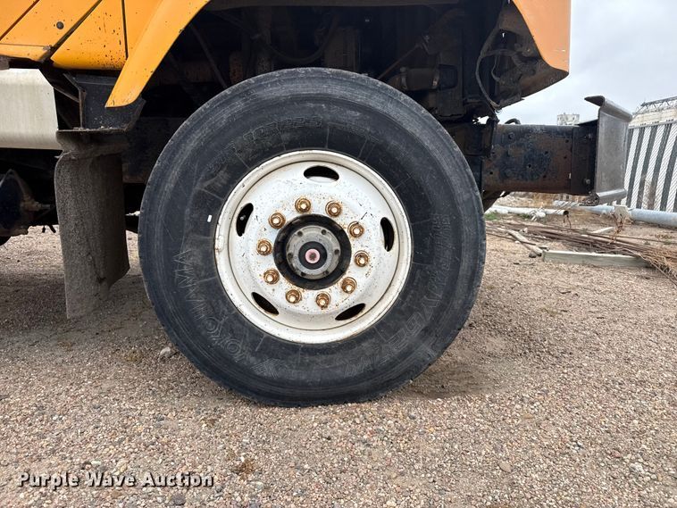image for item DS6829 2002 International 2554 dump truck