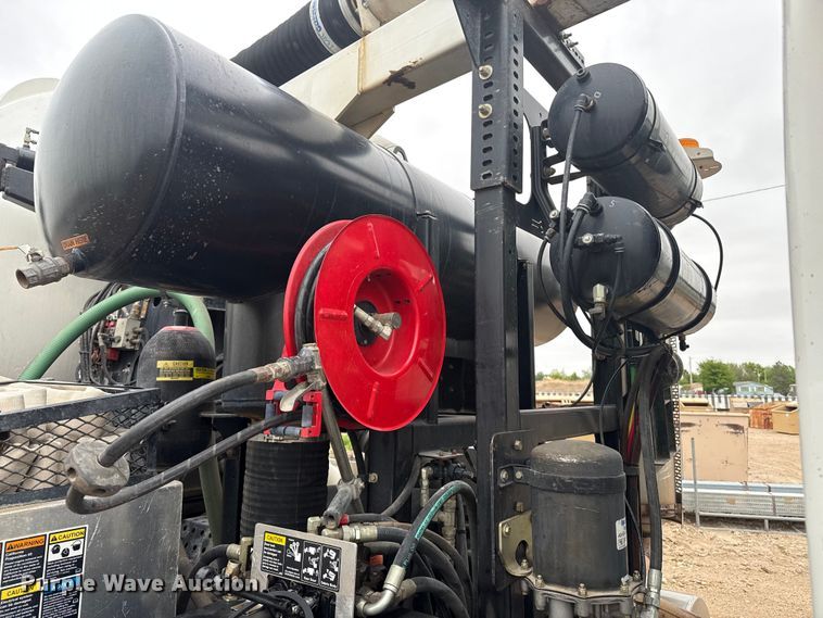 image for item DS6830 2007 Sterling L7500 sewer jetter truck