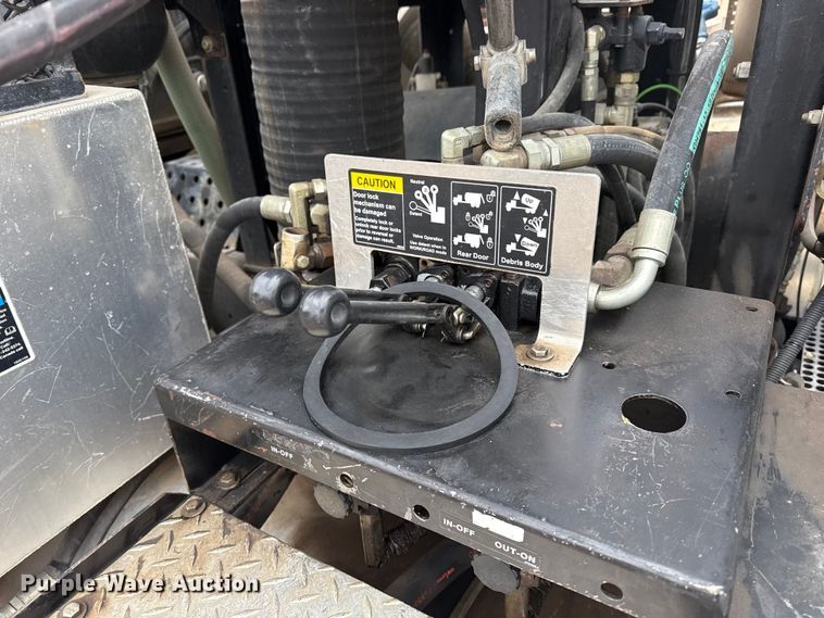 image for item DS6830 2007 Sterling L7500 sewer jetter truck
