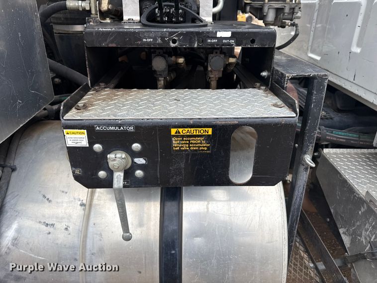 image for item DS6830 2007 Sterling L7500 sewer jetter truck