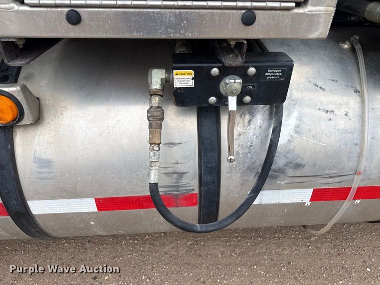 image for item DS6830 2007 Sterling L7500 sewer jetter truck