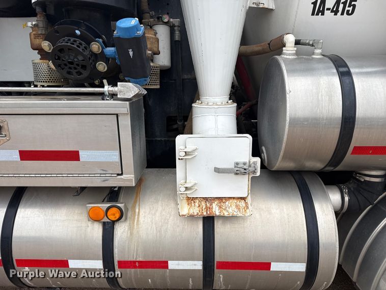 image for item DS6830 2007 Sterling L7500 sewer jetter truck