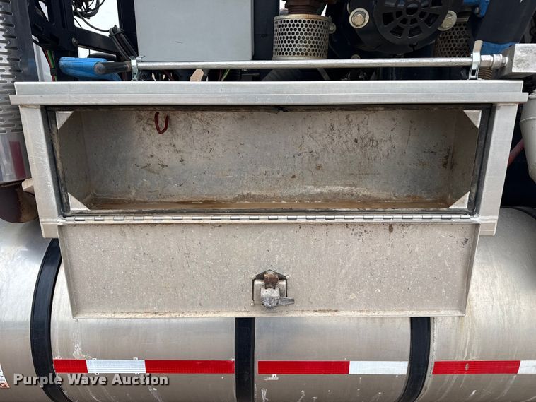 image for item DS6830 2007 Sterling L7500 sewer jetter truck
