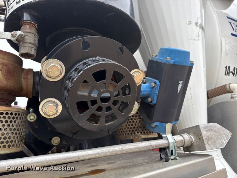 image for item DS6830 2007 Sterling L7500 sewer jetter truck