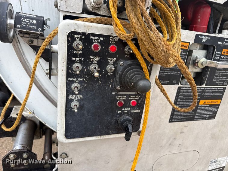 image for item DS6830 2007 Sterling L7500 sewer jetter truck