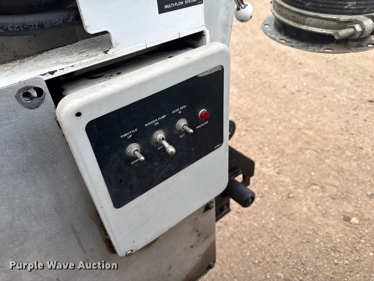 image for item DS6830 2007 Sterling L7500 sewer jetter truck