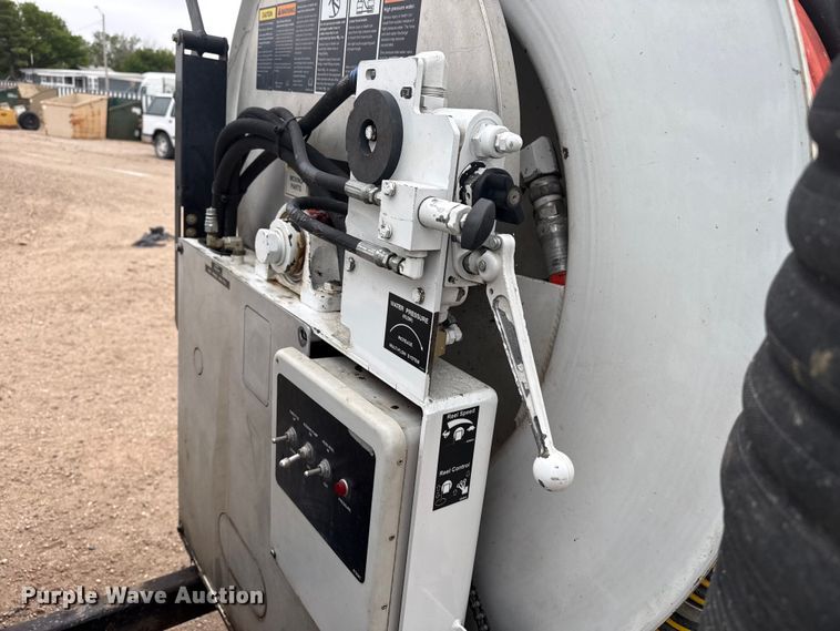 image for item DS6830 2007 Sterling L7500 sewer jetter truck